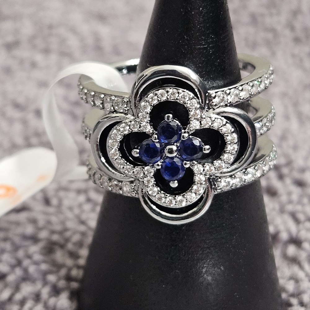Elegant Silver and Blue Floral Ring